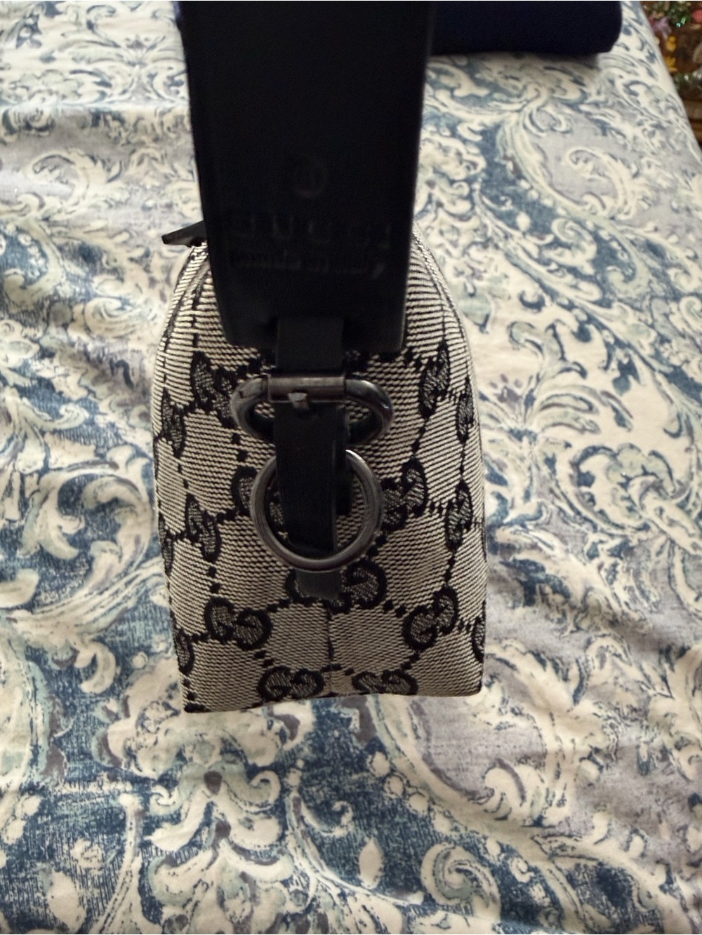Authentic Gucci Beige and Black GG Canvas Shoulder Bag - Picture 4 of 9